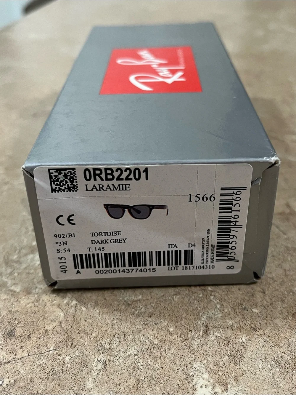 Ray-Ban Laramie tortoise sunglasses - Picture 11 of 16